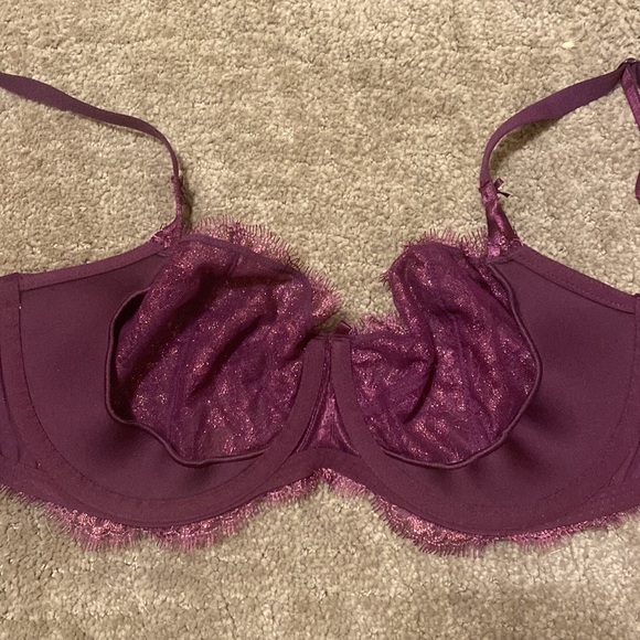 Victoria Secret Bra - Picture 3 of 4